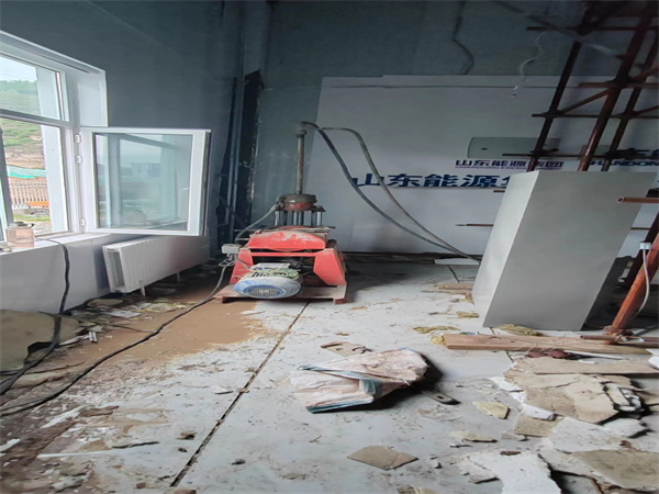 三伏潭镇地基基础下沉墙体裂缝加固注浆顶升施工